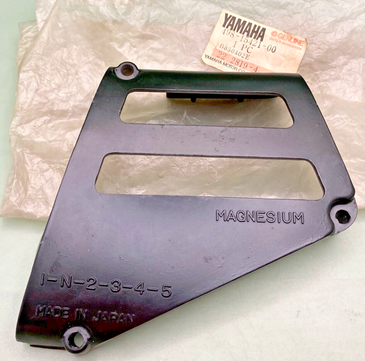 NEW GENUINE YAMAHA 498-15421-00  CRANKCASE R COVER