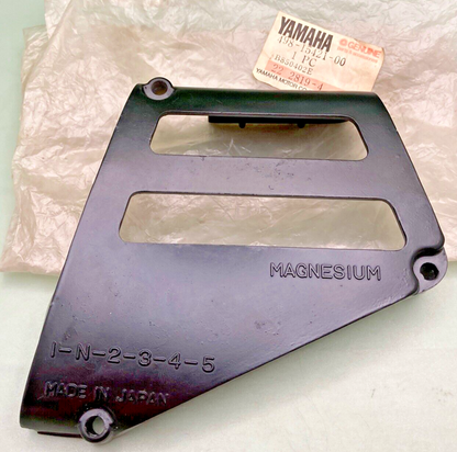NEW GENUINE YAMAHA 498-15421-00  CRANKCASE R COVER