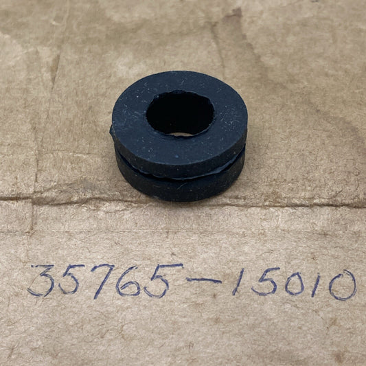 NEW REPLACES SUZUKI 35765-15010 Tail & Brake Lamp Bracket Buffer