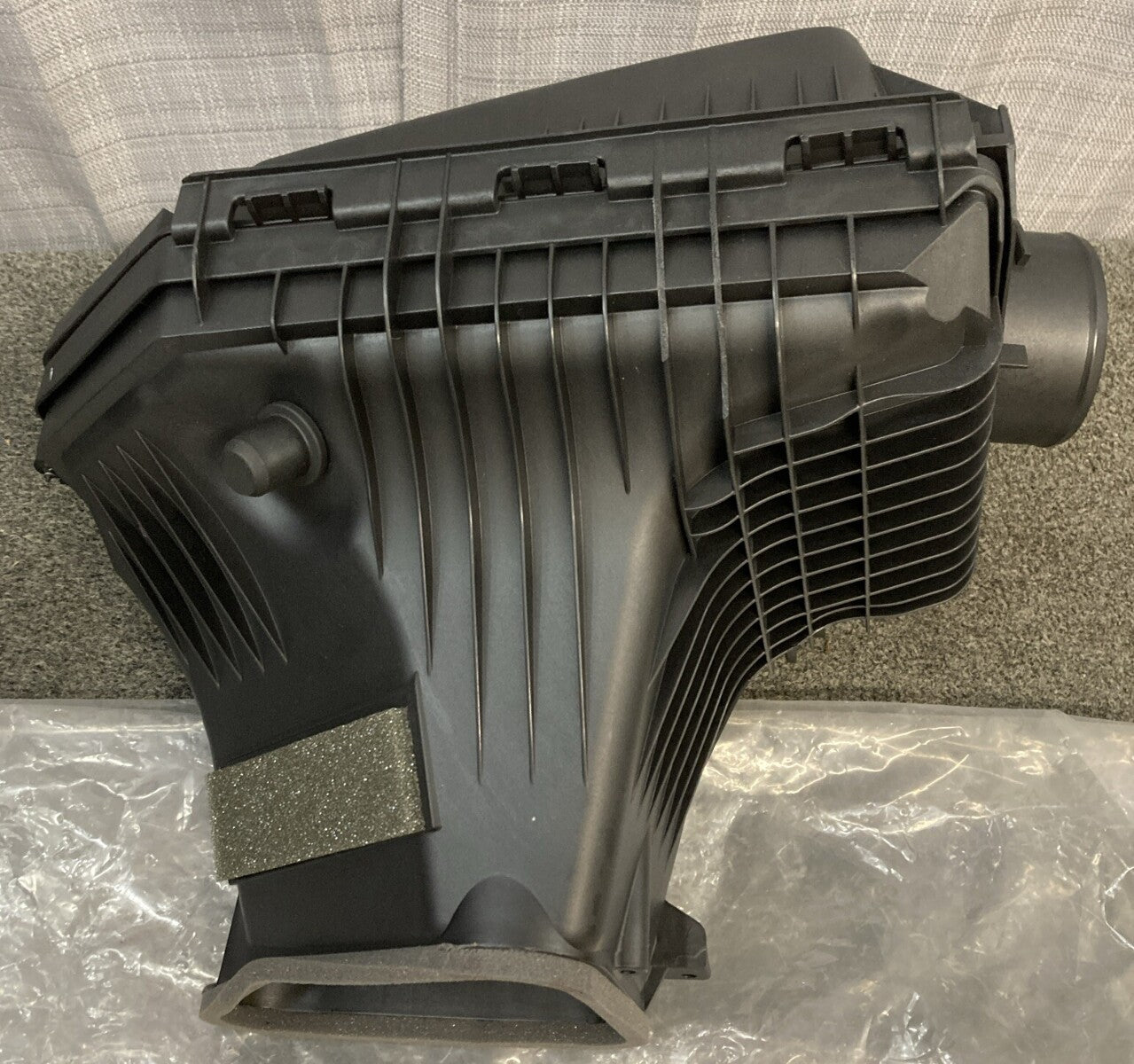 NEW GENUINE MOPAR 68413351AB AIR CLEANER ASSEMBLY