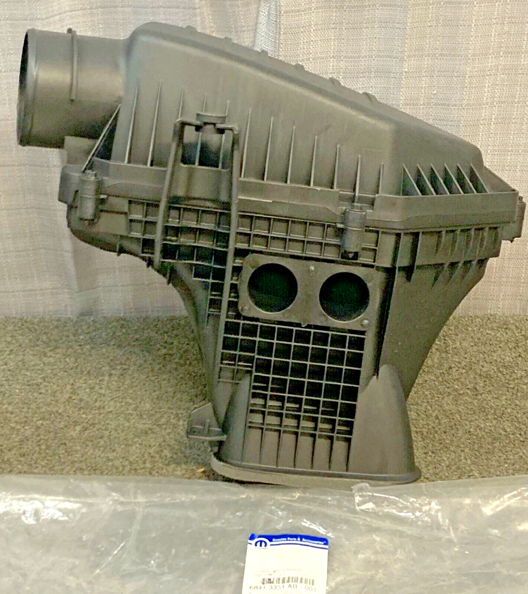 NEW GENUINE MOPAR 68413351AB AIR CLEANER ASSEMBLY