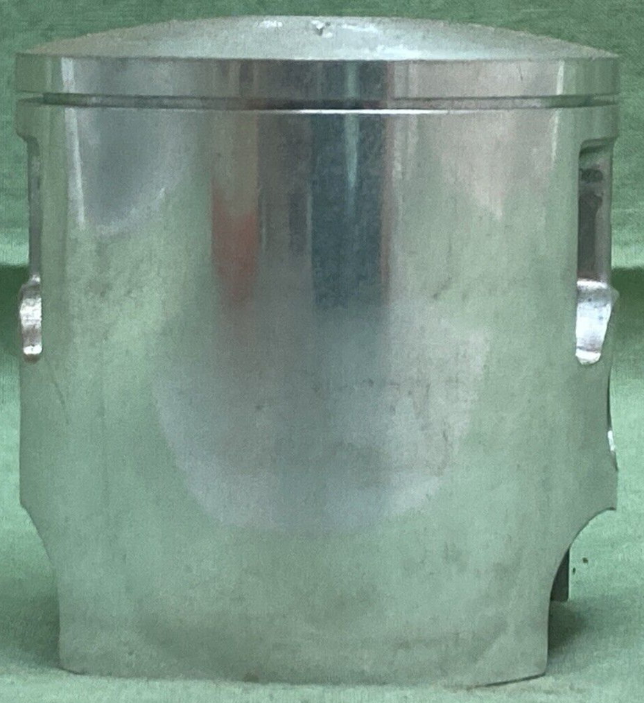 NEW GENUINE YAMAHA 383-11631-01-97 PISTON FOR TZ250 TZ350