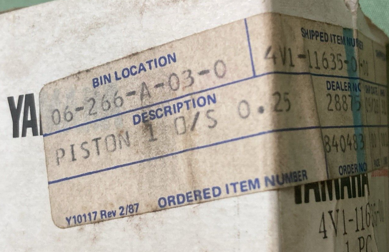 NEW GENUINE YAMAHA 4V1-11635-00 PISTON 1ST 0.25 O/S