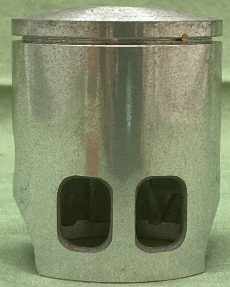 NEW GENUINE YAMAHA 335-11631-00-96 PISTON