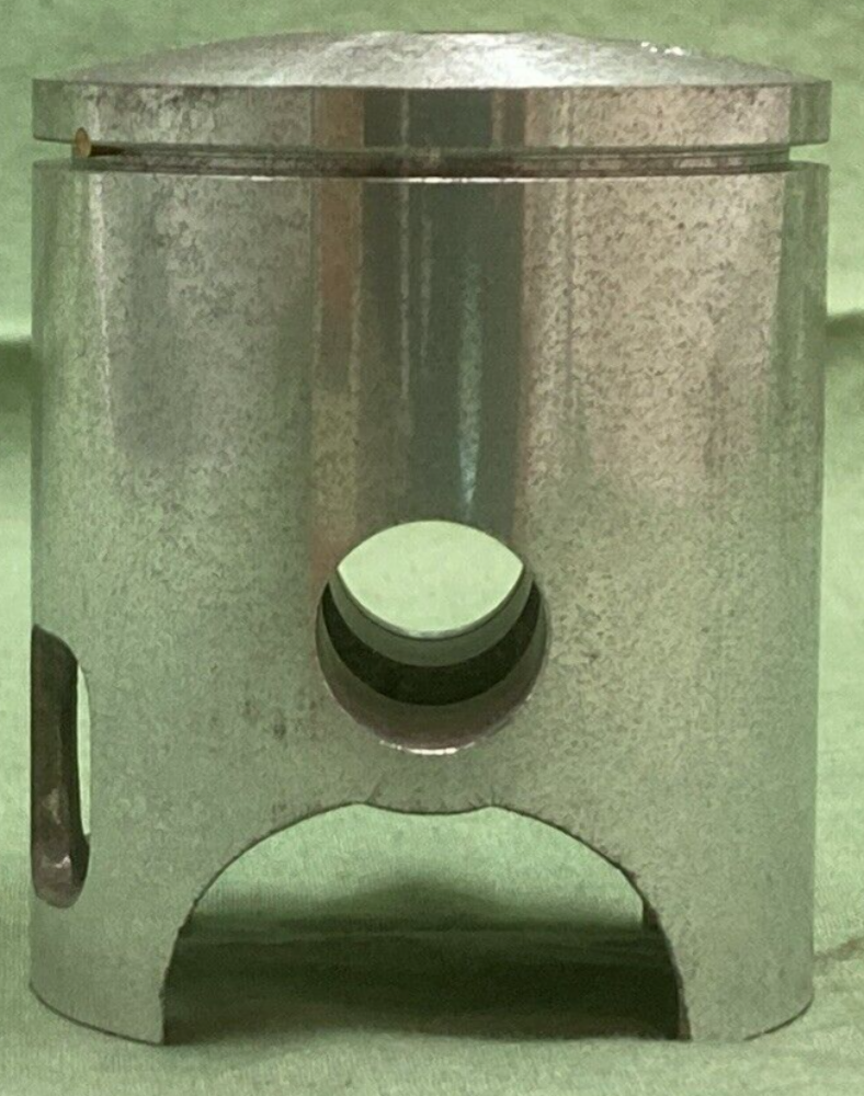 NEW GENUINE YAMAHA 335-11631-00-96 PISTON