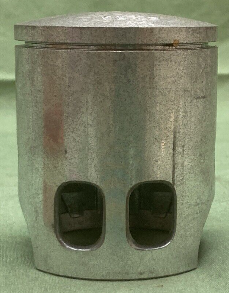 NEW GENUINE YAMAHA 335-11635-00 PISTON 1