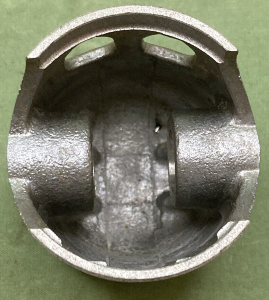 NEW GENUINE YAMAHA 335-11635-00 PISTON 1