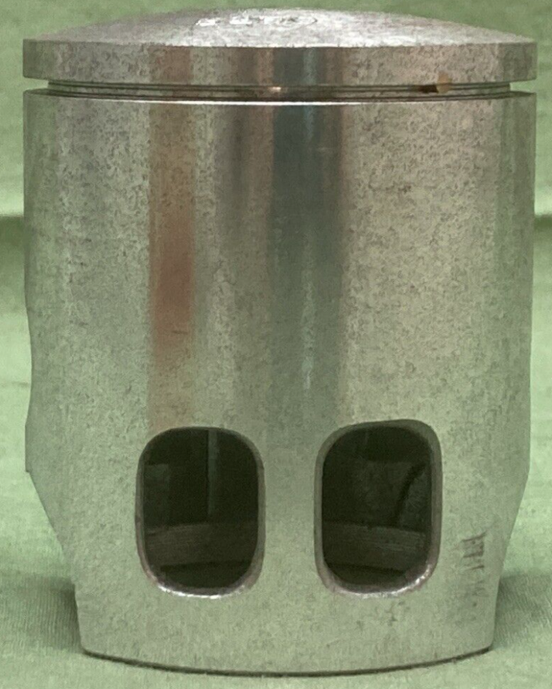 NEW GENUINE YAMAHA 335-11636-00 PISTON 2ND 0.50 O/S