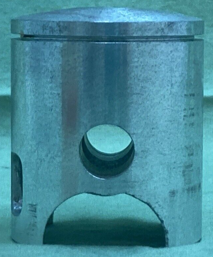 NEW GENUINE YAMAHA 335-11636-00 PISTON 2ND 0.50 O/S