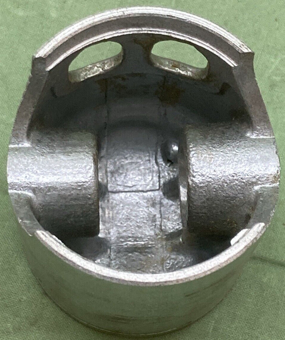 NEW GENUINE YAMAHA 335-11636-00 PISTON 2ND 0.50 O/S