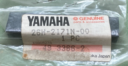 NEW GENUINE YAMAHA 26H-2171N-00 SIDE COVER 3 MOLDING