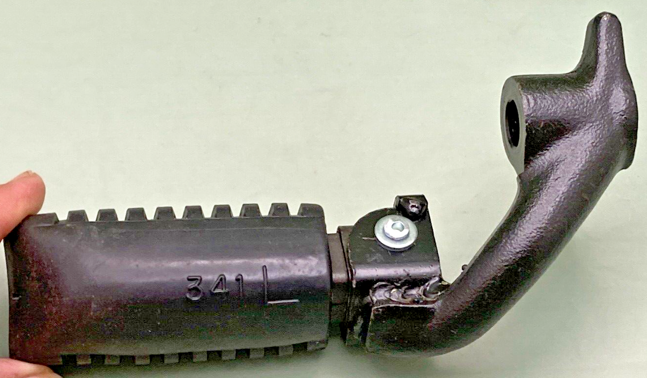 NEW GENUINE YAMAHA 371-27410-00 FRONT FOOTREST ASSEMBLY L