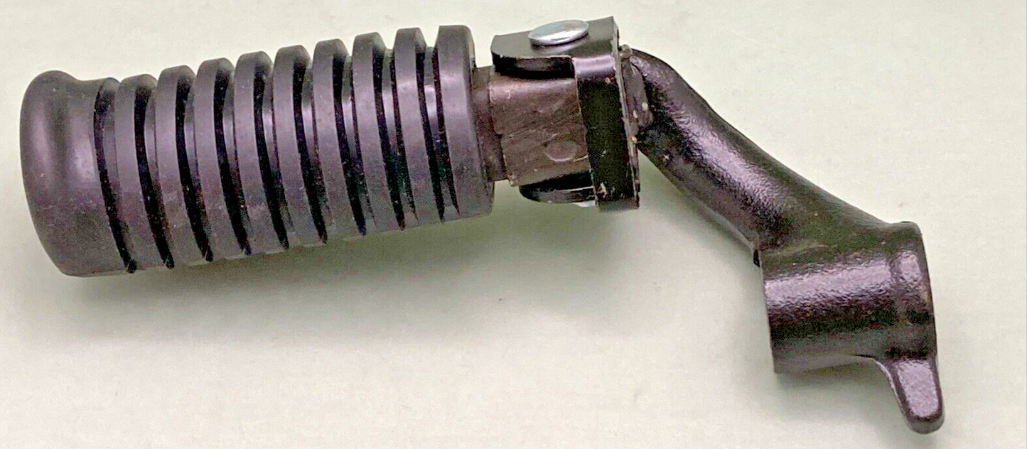 NEW GENUINE YAMAHA 371-27410-00 FRONT FOOTREST ASSEMBLY L