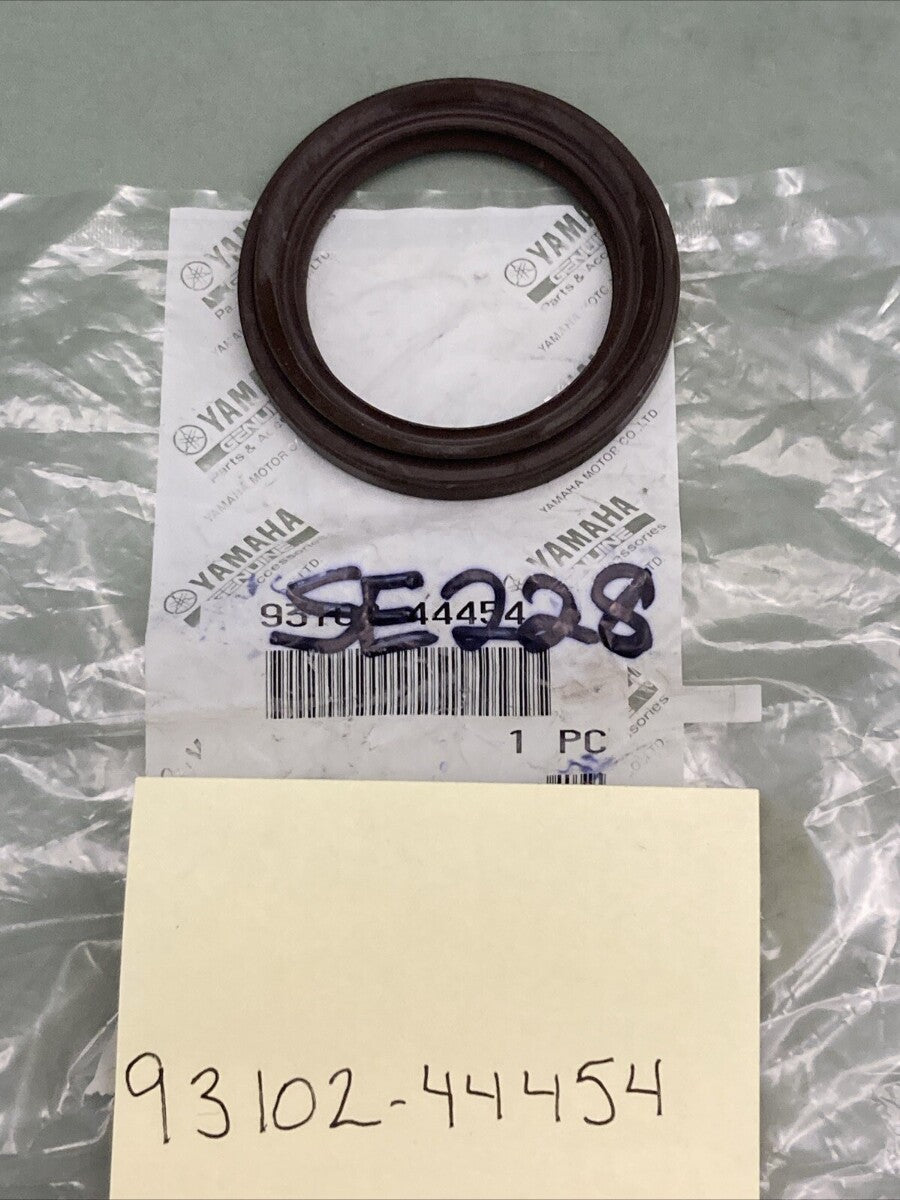 NEW GENUINE YAMAHA 93102-44454 OIL SEAL
