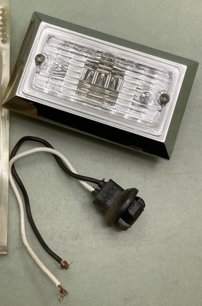 NEW OPTRONICS UL-71CS MARINE INTERIOR LIGHT LAMP W/ WIRING