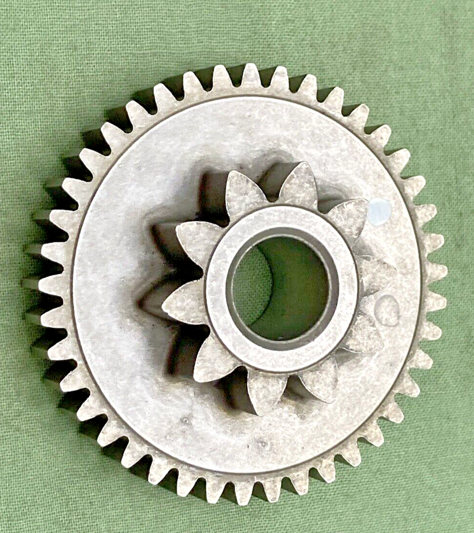 NEW GENUINE YAMAHA 2HT-15512-00 GEAR, IDLER 1 (41T/10T)