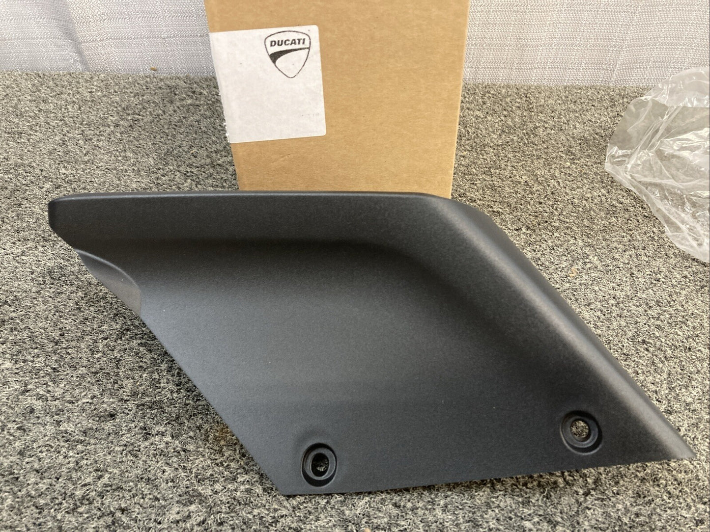 NEW GENUINE DUCATI 48421161AA RIGHT DUCT