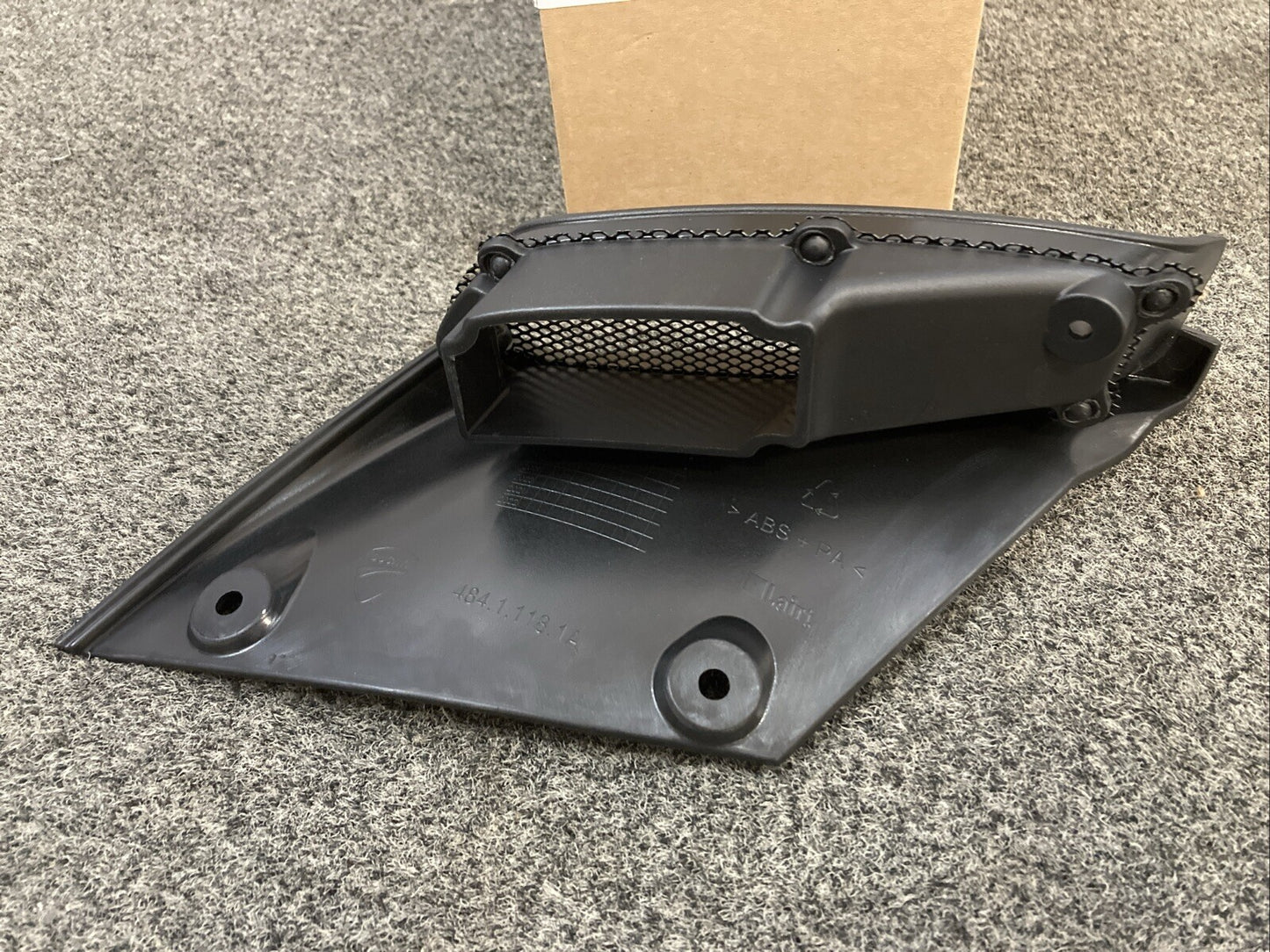NEW GENUINE DUCATI 48421161AA RIGHT DUCT