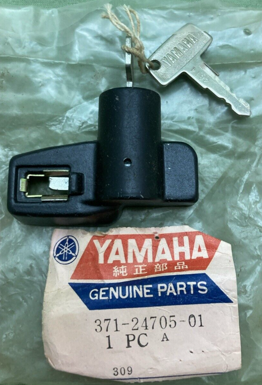 NEW GENUINE YAMAHA 371-24705-01 SEAT LOCK W/ 2 KEYS