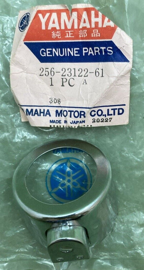 NEW GENUINE YAMAHA 256-23122-61 OUTER FORK COVER REFLECTOR STAY MOUNT CHROME