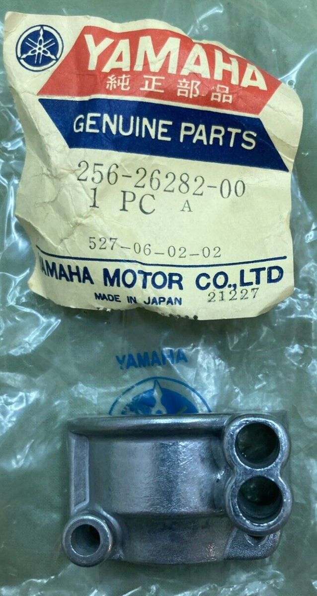 NEW GENUINE YAMAHA 256-26282-00 CAP THROTTLE GRIP LOWER CONTROL