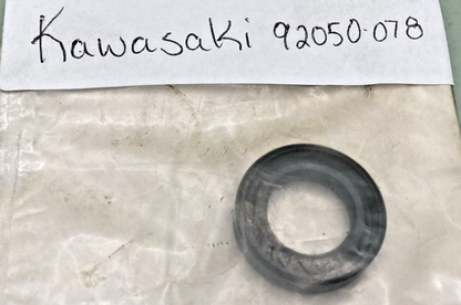 NEW REPLACES KAWASKI 92050-078 OIL SEAL