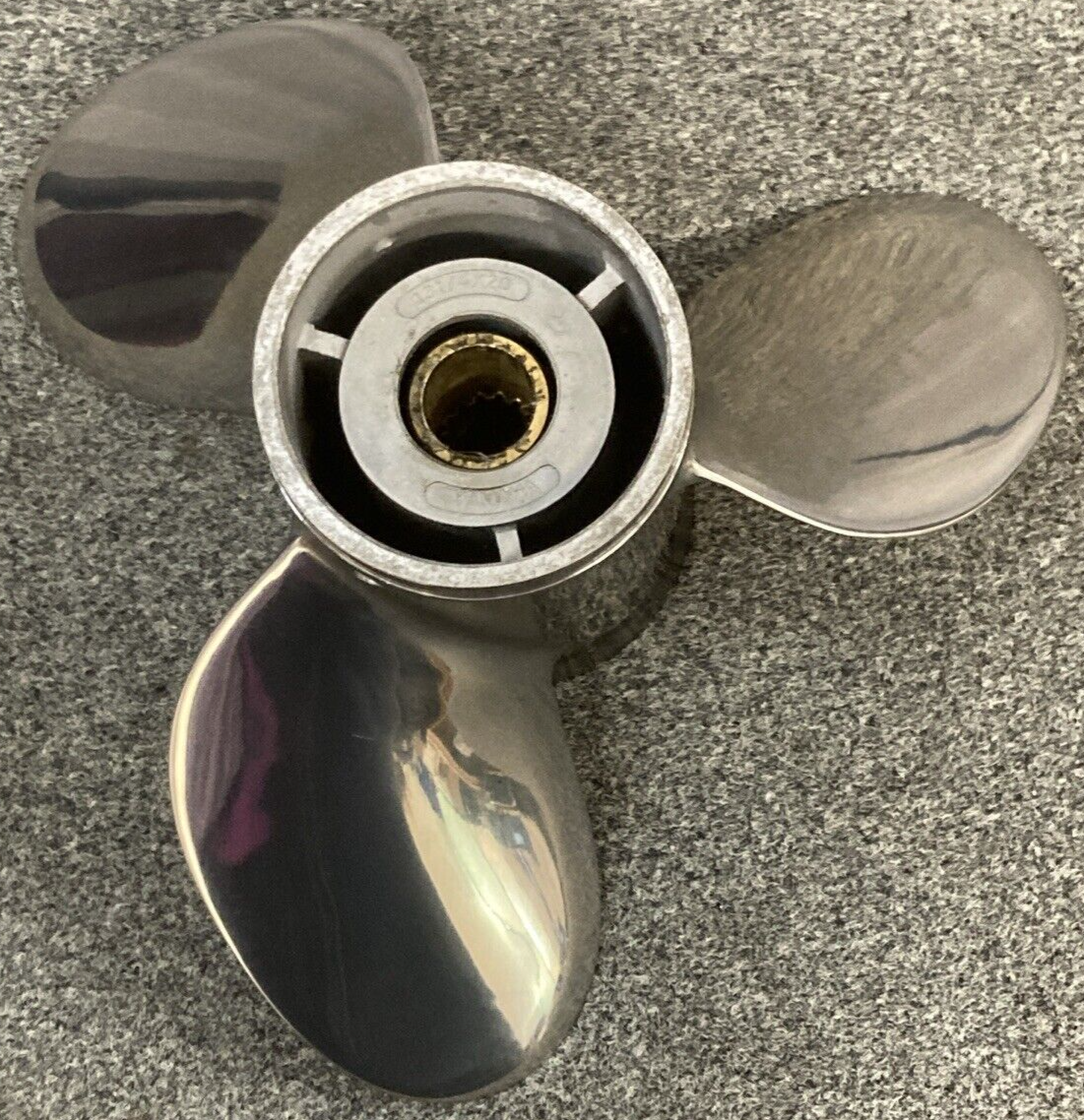 NEW GENUINE YAMAHA MAR-GYT3B-L4-20 PROPELLER 3 BLADE LH 13.25"D 20" PITCH SS