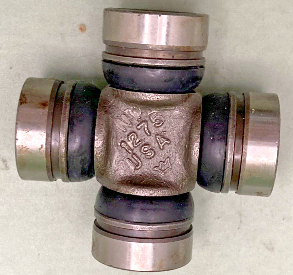 NEW GENUINE POLARIS 1590257 MIDDLE AXLE U-JOINT, ONLY 3 CIRCLE CLIPS