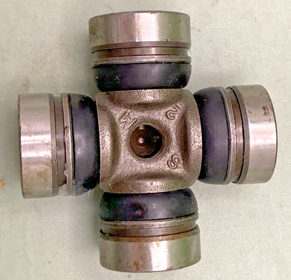 NEW GENUINE POLARIS 1590257 MIDDLE AXLE U-JOINT, ONLY 3 CIRCLE CLIPS