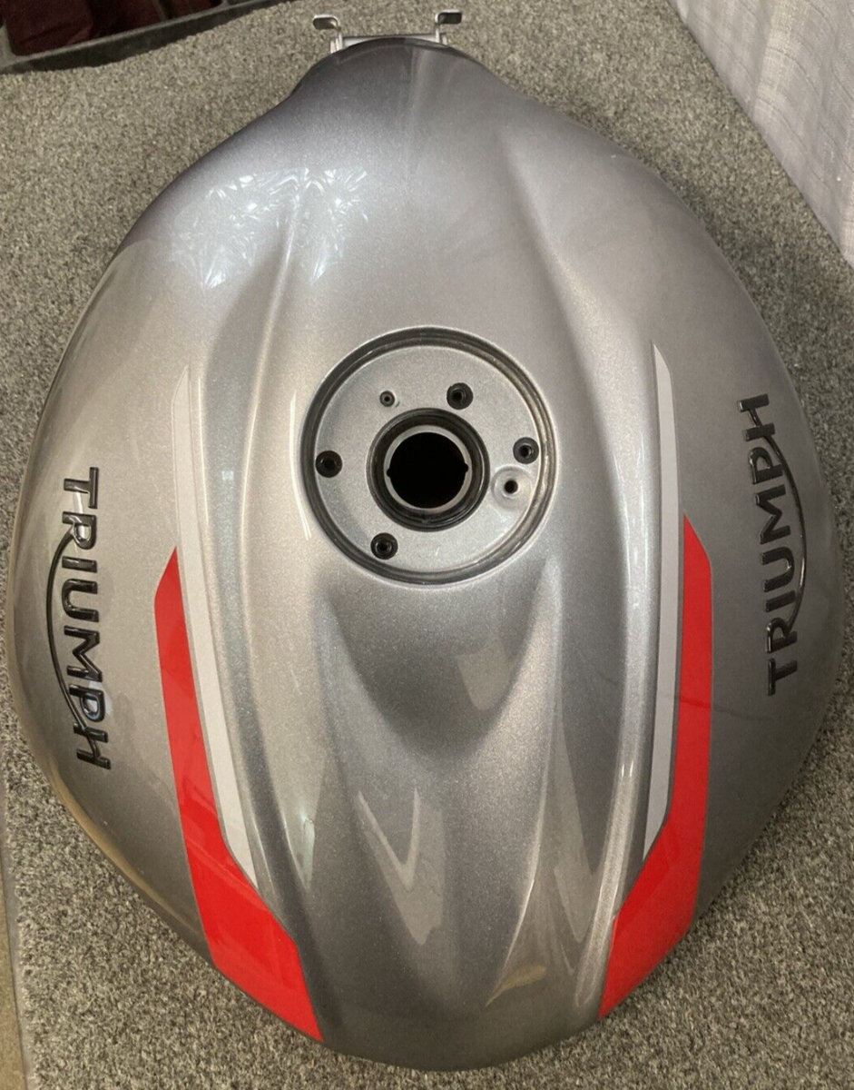 NEW GENUINE TRIUMPH T2406064 FUEL TANK ASSEMBLY SILVER ICE