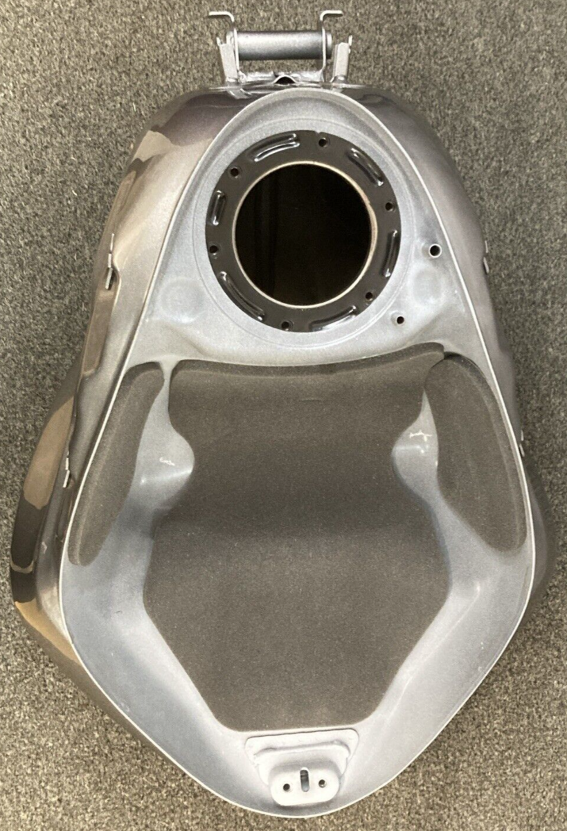 NEW GENUINE TRIUMPH T2406064 FUEL TANK ASSEMBLY SILVER ICE