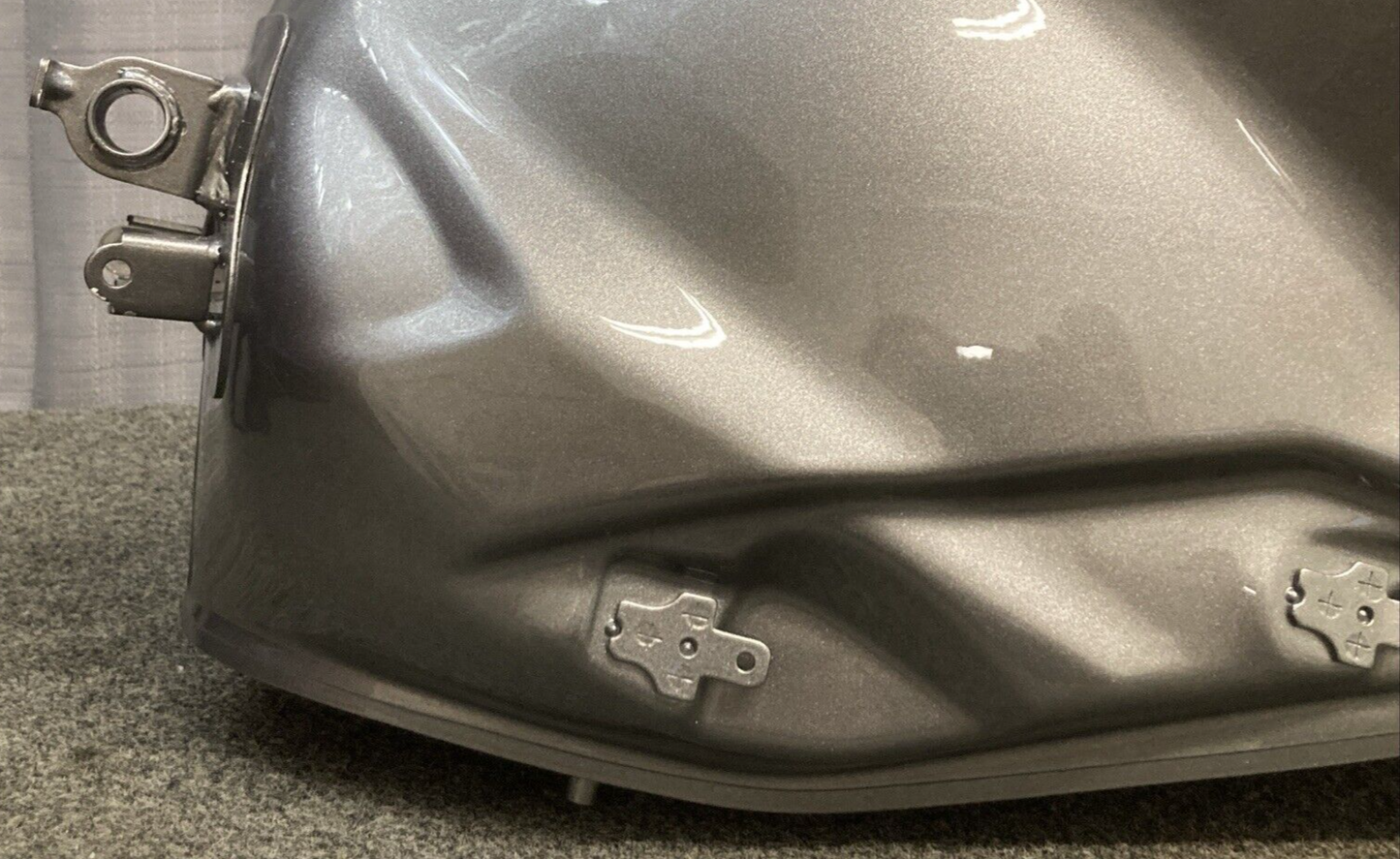 NEW GENUINE TRIUMPH T2406064 FUEL TANK ASSEMBLY SILVER ICE