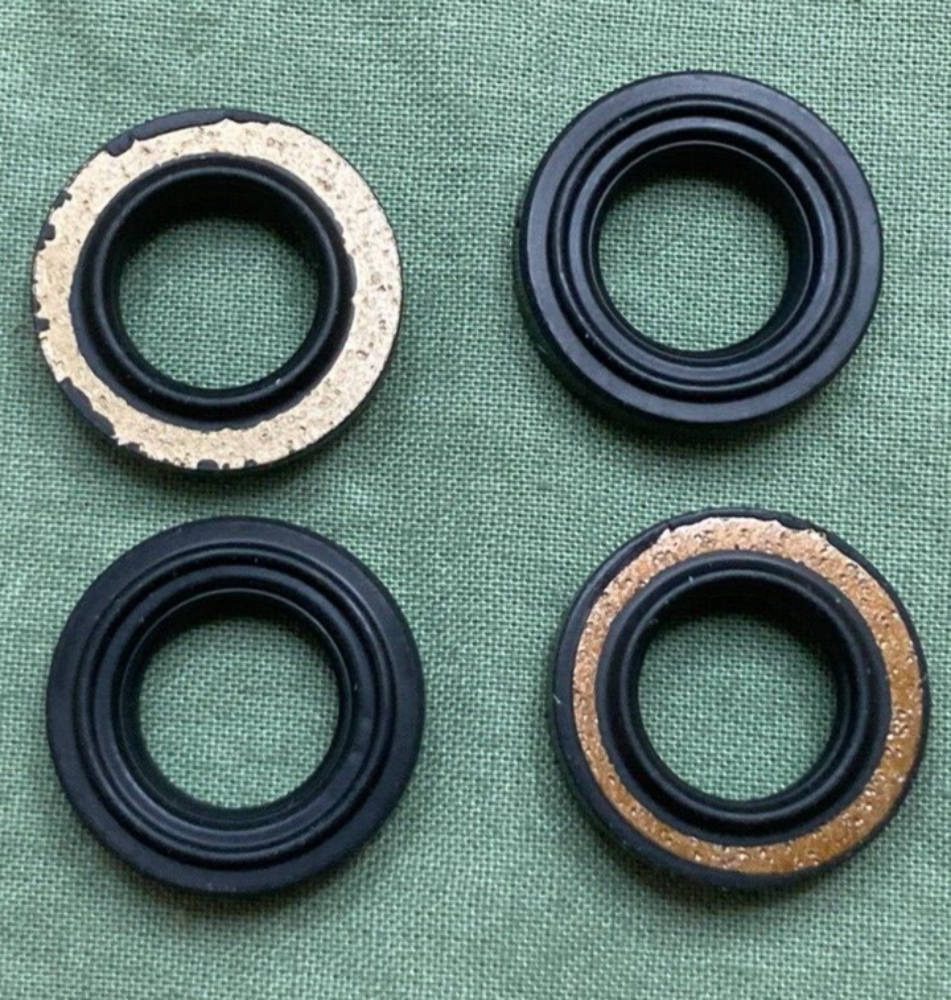 NEW GENUINE TRIUMPH T3990033 ENGINE SERVICE KIT INCOMPLETE SEE DESC