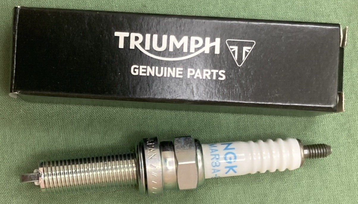 NEW GENUINE TRIUMPH T3990166 ENGINE SERVICE KIT INCOMPLETE SEE DESC