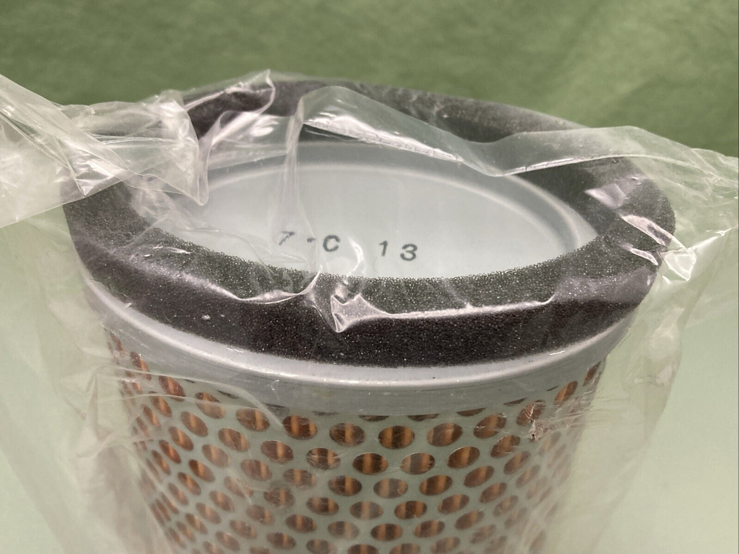 NEW GENUINE TRIUMPH T2202450 Filter, Air