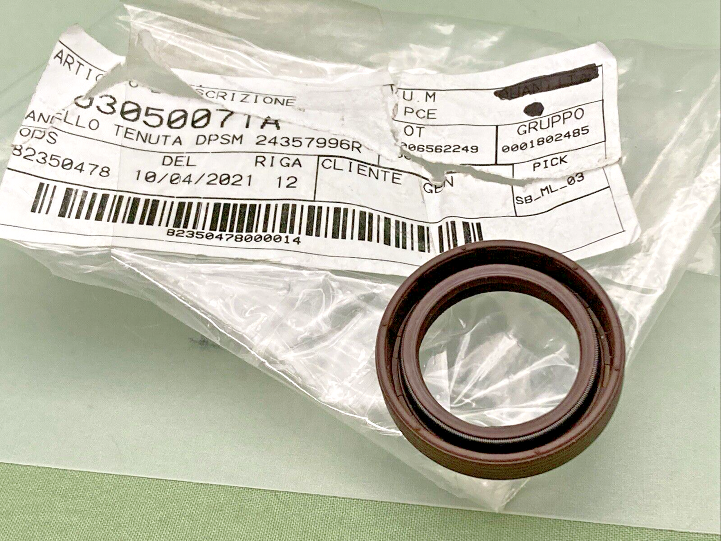 NEW GENUINE DUCATI 93050071A Oil seal 24-35-7