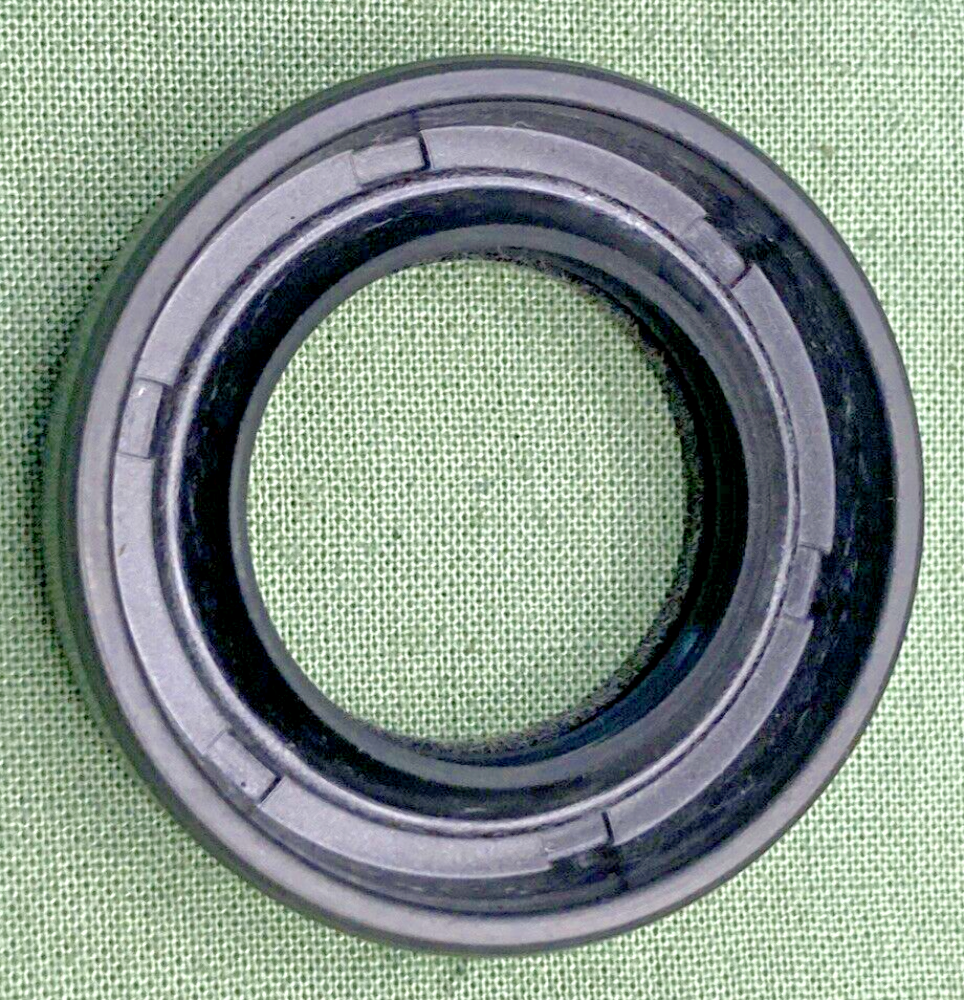 NEW GENUINE SUZUKI 09284-21001 FRONT WHEEL HUB OIL SEAL LT230 LT-F250 LT-Z450