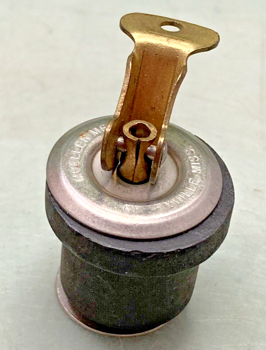 NEW MOELLER DECK/BAITWELL 7/8" SNAP PLUG