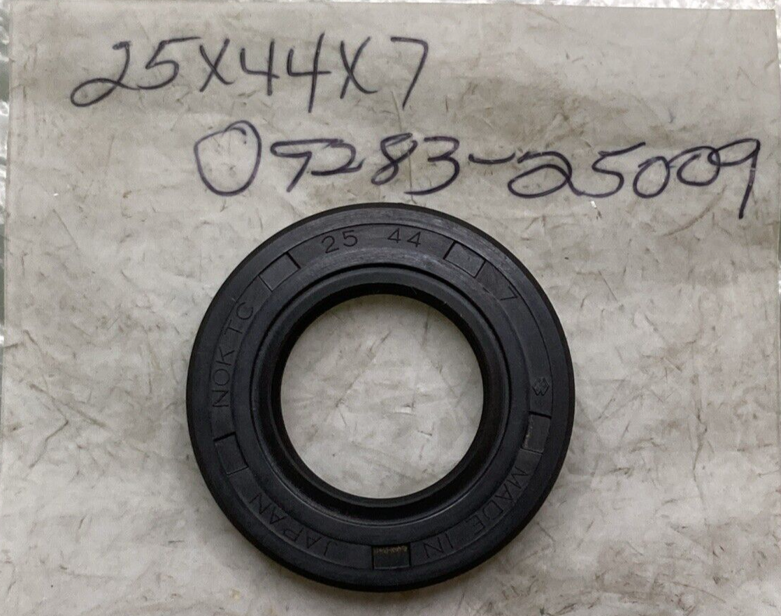 NEW REPLACES SUZUKI 09283-25009 OIL SEAL CRANKSHAFT