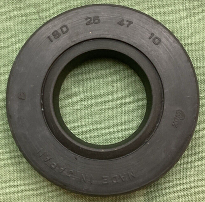 QTY 2 NEW GENUINE SUZUKI 09283-25010 OIL SEALS DRIVE SHAFT FITS 150 S32-2