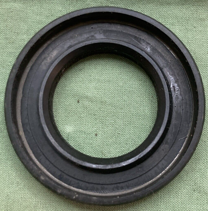 NEW GENUINE SUZUKI 09285-30001 OIL SEAL REAR WHEEL