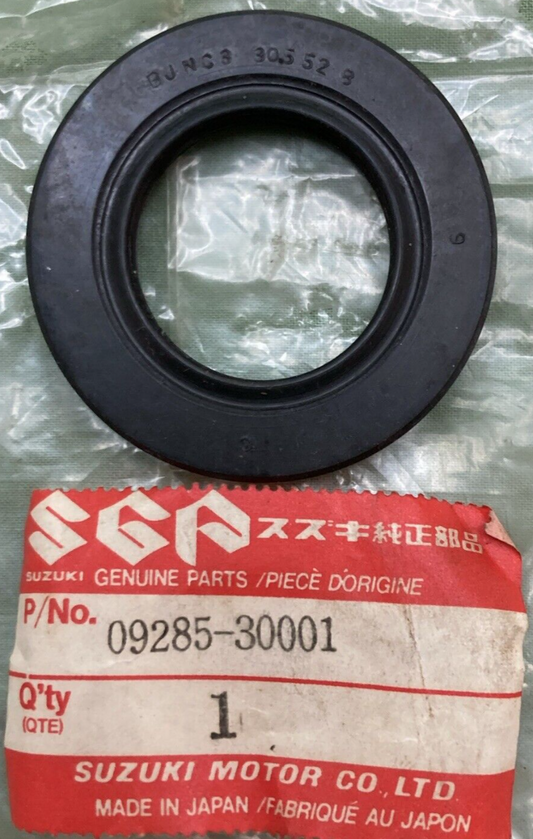 NEW GENUINE SUZUKI 09285-30001 OIL SEAL REAR WHEEL