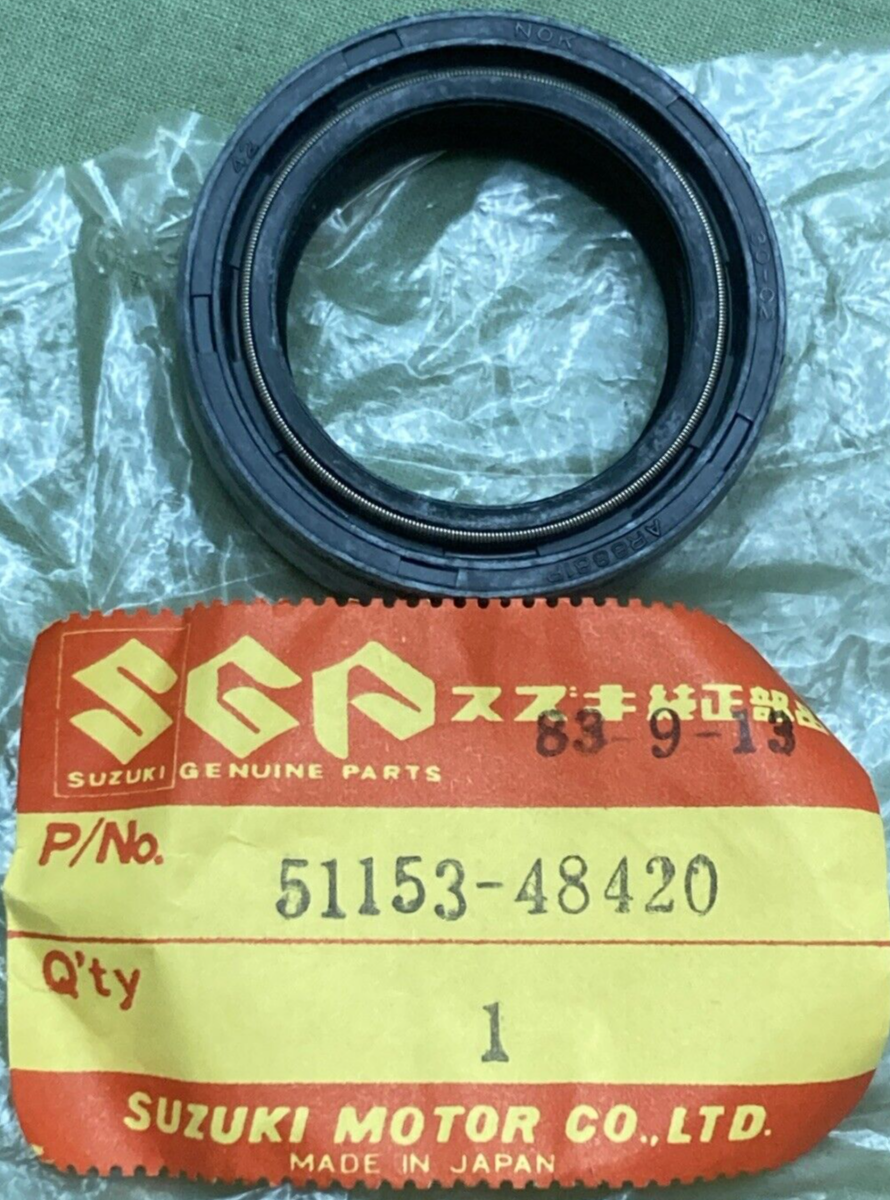 NEW GENUINE SUZUKI 51153-48420 OIL SEAL FORK FRONT