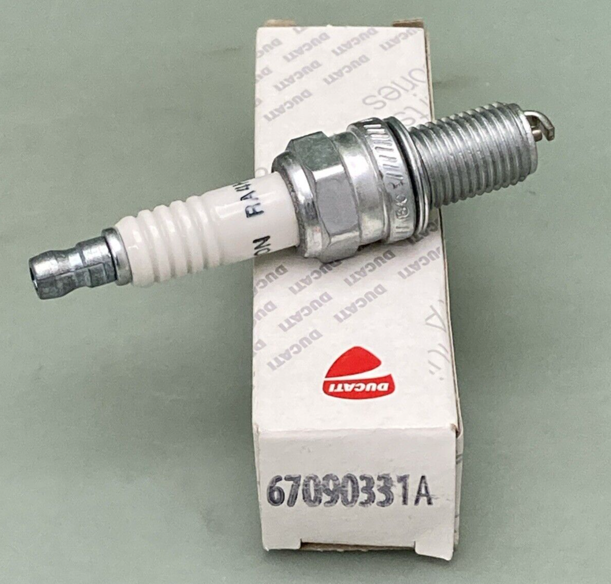 NEW GENUINE DUCATI 67090331A SPARK PLUG 524/05 620MTS/06