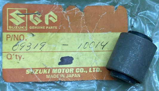 NEW GENUINE SUZUKI 09319-10014 SWINGARM PIVOT REAR
