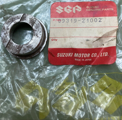 NEW GENUINE SUZUKI 09319-21002 BUSHING DRIVESHAFT