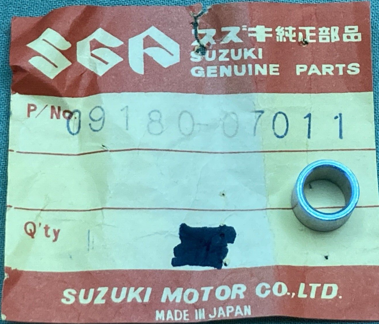 QTY 2 NEW GENUINE SUZUKI 09180-07011 Spacer Front Fender