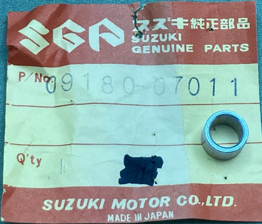 QTY 2 NEW GENUINE SUZUKI 09180-07011 Spacer Front Fender