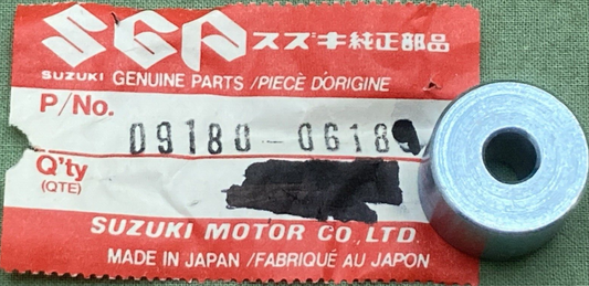 NEW GENUINE SUZUKI 09180-06189 SPACER FRONT FENDER