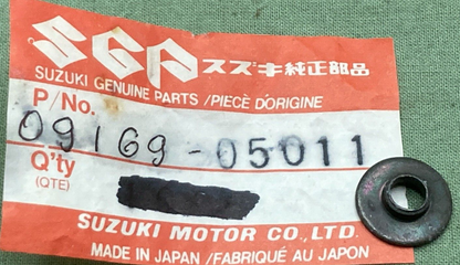 QTY 2 NEW GENUINE SUZUKI 09169-05011 WASHER FRONT FENDER HOUSING HEADLAMP